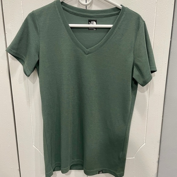 The North Face Green Ribbed Short Sleeve Shirt - Picture 1 of 9
